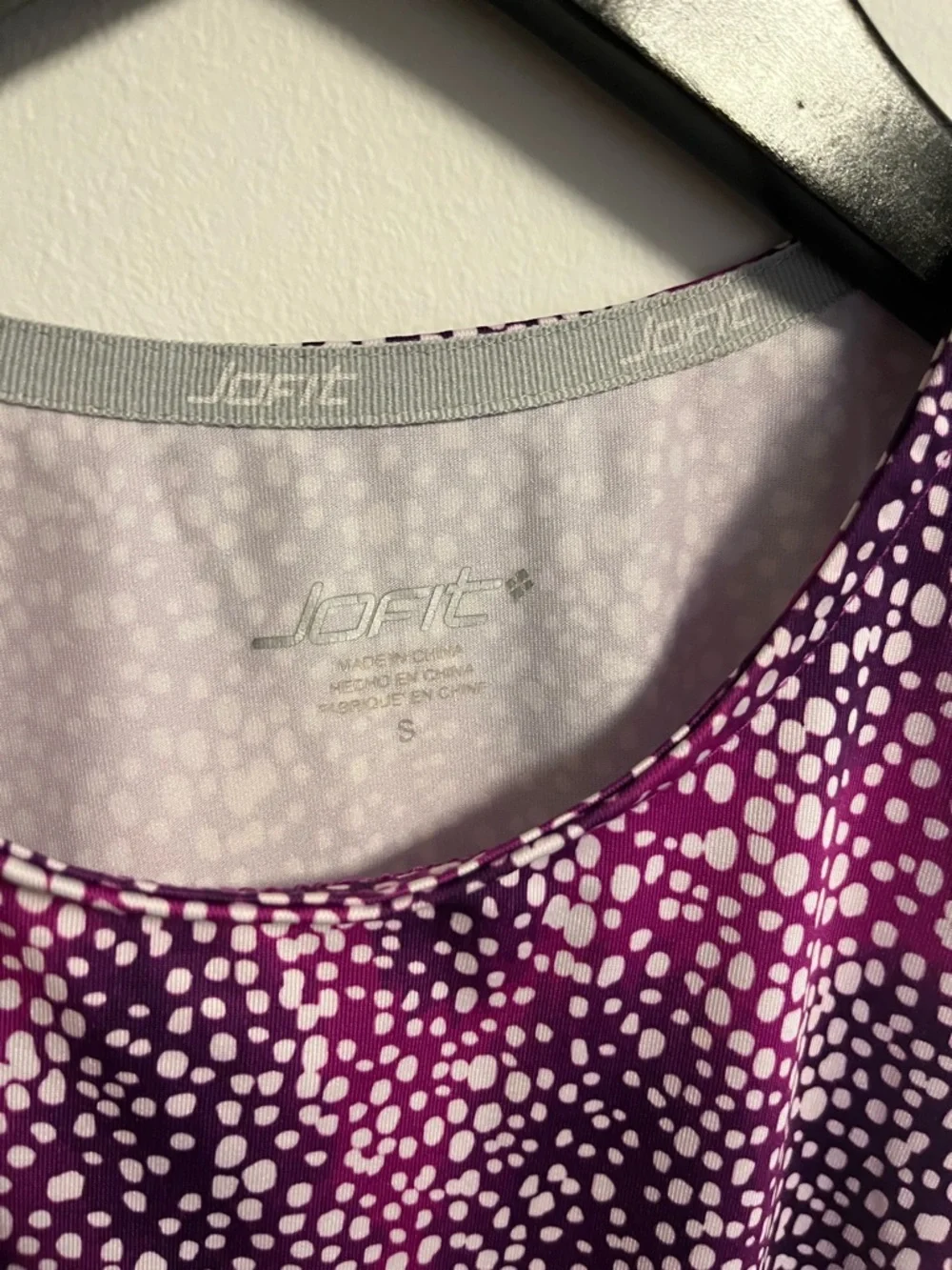 NWOT - Jofit Women's Tank Top in Purple Dot Print - Picture 2 of 3